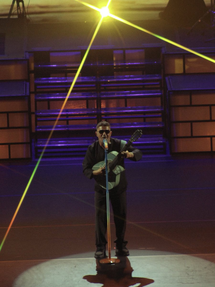 mdm_musica's tweet image. 🎤 ✨Así fue como Alejandro Sanz conquistó el Auditorio Nacional con su gira ¿Y ahora qué? 
Una mezcla perfecta entre canciones nuevas y los clásicos que nos emocionan. ❤️‍🔥  

¡Sin duda fue una noche especial! ✨

📷:Dana Rocco

#AlejandroSanz #CDMX
