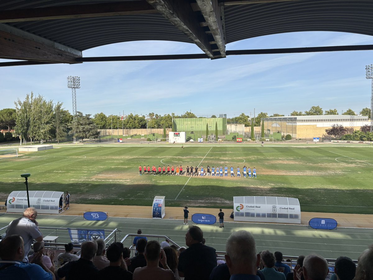 Lamentable el estado del césped del Poli para el debut del Manchego en casa en esta temporada 2025-2026 <a href="/AYTO_CIUDADREAL/">AYTO_CIUDAD REAL</a>