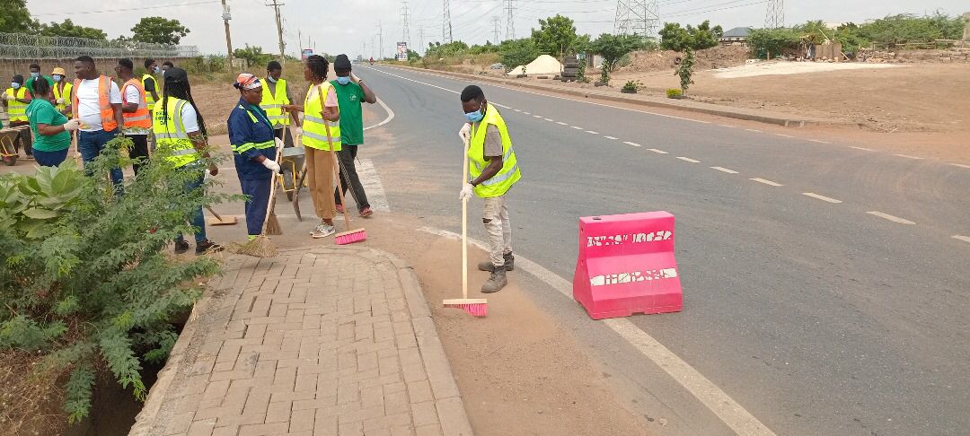 Keep our streets shining!  Grab a broom, sweep your front yard, and join the #ZoomlionDeyWork movement for a cleaner community. Let's drive success together! 

 #BusinessGrowth #SuccessDriven

Julius Debrah Accra Mall Leicester City Cubarsi Stonebwoy