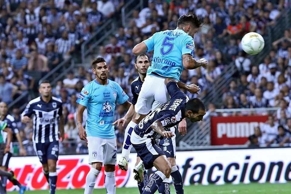 tuzo's tweet photo. @__ElBicho007 Esta foto del BBVA me encanta @Tuzos vs @Rayados https://t.co/5W3mVcHLX8