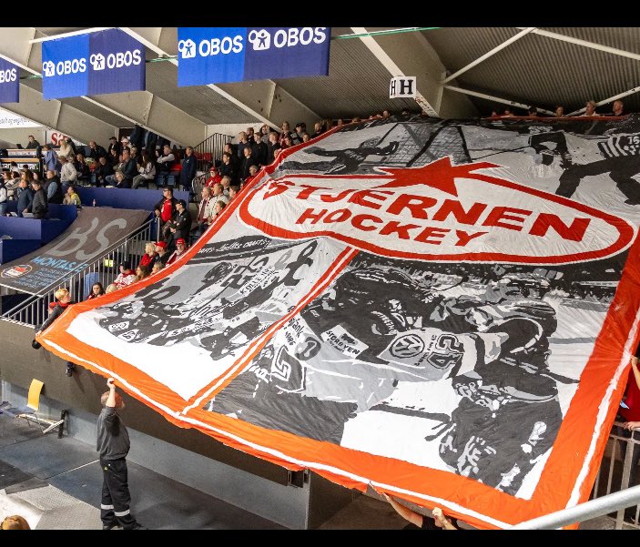 Rå tifo fra Beavers.
Stjernen med oppofrende innsats.
Huhtamaa er god.
De blå bak det ene målet der oppe er det stikk motsatte.