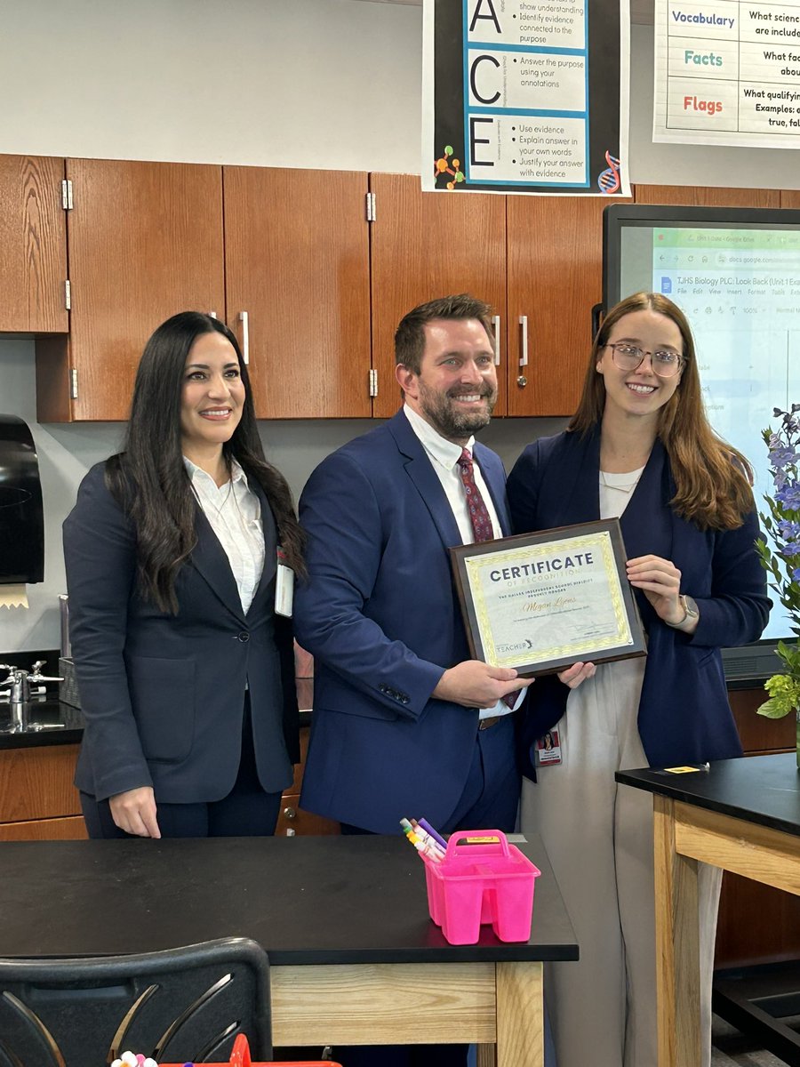 SoniaLoskot's tweet image. 🎉 Big congratulations to our newest Master Teachers in the Thomas Jefferson Vertical Team! Out of 89 across the district, we are proud to celebrate 3 right here at home:
👏 Mr. Hale – Burnet ES
👏 Ms. Lyons – Thomas Jefferson HS
👏 Mr. Newhouse – Thomas Jefferson HS
Your…