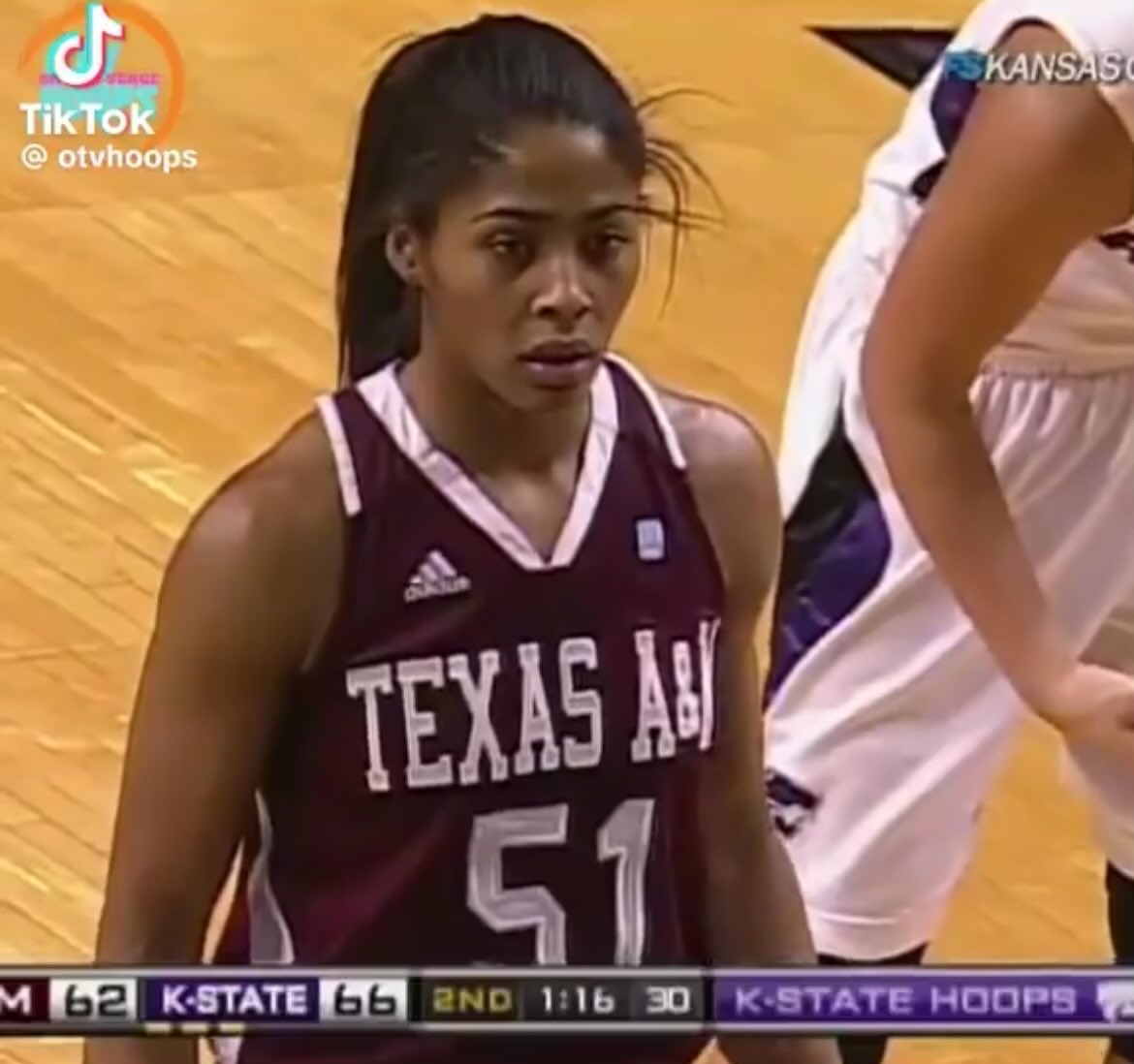 nosyone4's tweet image. meanwhile i’m distracted