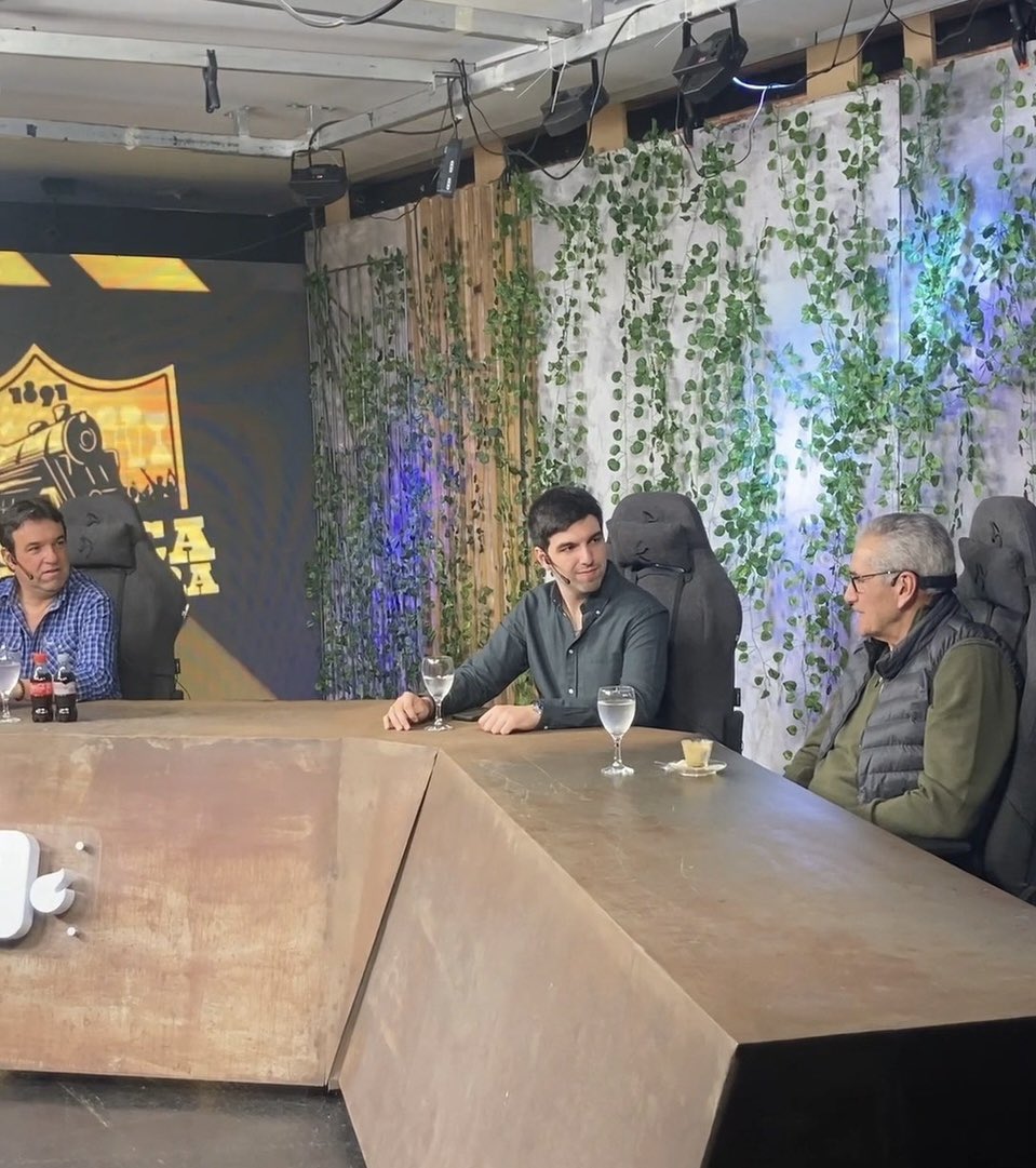 “Cuando empecé la carrera como técnico yo sabía que tenía que ser paciente para lograr lo que quería que sinceramente era llegar a Peñarol”

Gregorio Pérez en #MísticaCarbonera 

▶️ youtu.be/lG_4erD9LHQ?si…