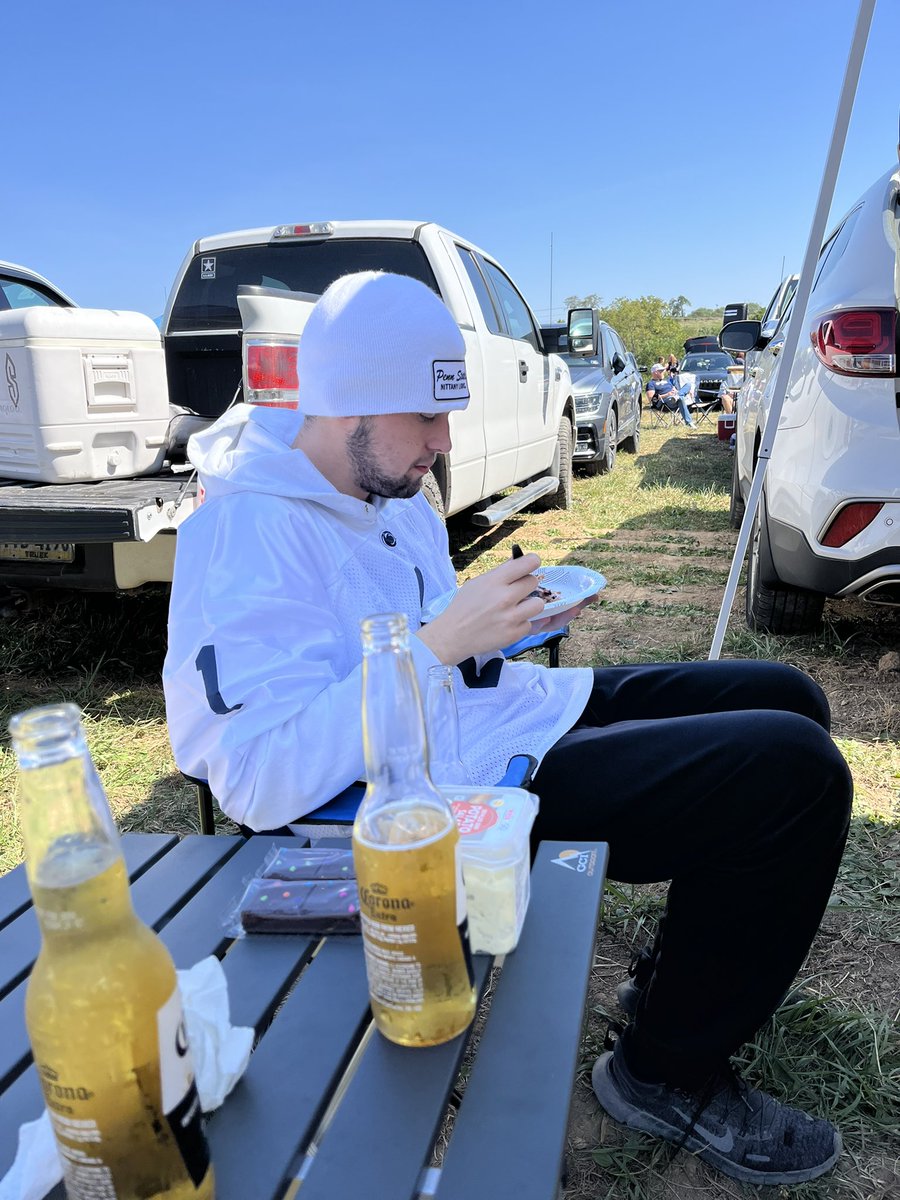 Tailgate Time in Happy Valley with Jeff’s 18 hour smoked pulled pork! #WeAre #PennState 💙🤍🦁🏈#BeatVillanova #GameDay