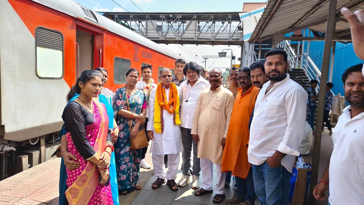 _PK_BJP's tweet photo. ଆଜି ଏକ ଭାରତ ଶ୍ରେଷ୍ଠ  ଭାରତ କାର୍ଯ୍ୟକ୍ରମ ଉପଲକ୍ଷେ ରାଉରକେଲା ଗସ୍ତରେ ଆସିଥିବା ପଶ୍ଚିମବଙ୍ଗ ଆରମବାଗର ବିଧାୟକ ଶ୍ରୀ ମଧୁସୁଦନ ବାଗ ଙ୍କୁ ରେଳଷ୍ଟେସନ ଠାରେ ସ୍ବାଗତ କରିଥିଲି । https://t.co/mpTdyPXput