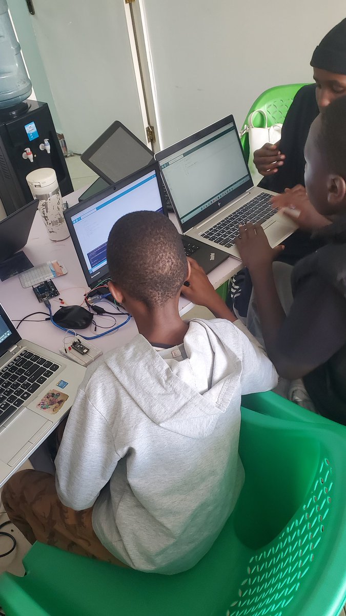 tinkacode's tweet image. Our  @CodeClub was a great, We dove into @arduino, exploring different boards and their cool features. Using the Arduino Nano, everyone coded their first LED blink project in groups of twos and threes. Beginners and pros alike shared ideas, debugged together to ensure their codes…