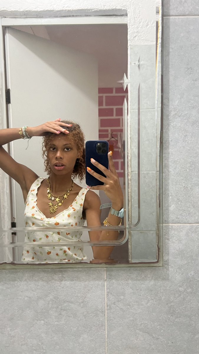 petulipe's tweet image. Cc regardez mon bronzage #encore avant que ce soit fini (il faut regarder les 3 photos)