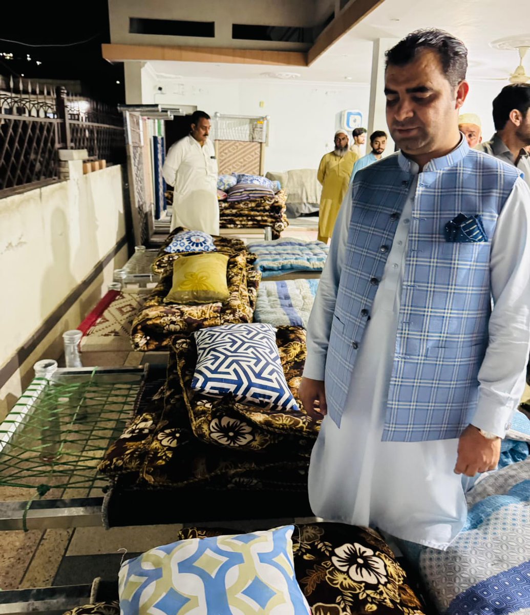 NadarKh91628842's tweet photo. پیپلز یوتھ خیبر پختونخواہ کے صوبائی نائب صدر وجاہت اللہ خان نے سوات میں سٹی صدر  مینگورہ اختر حسین،پیپلز لائرز فورم کے  انفارمیشن سکیٹری زوہیب حسن، نادر خان  موسی خان دیگر پارٹی  ورکران کے ہمراہ سیلاب متاثرین میں اشیاء ضرورت چارپائیاں، رضائیاں وغیرہ تقسیم کئے
@wajahatullahkh7 https://t.co/Bu3SOsYiVe