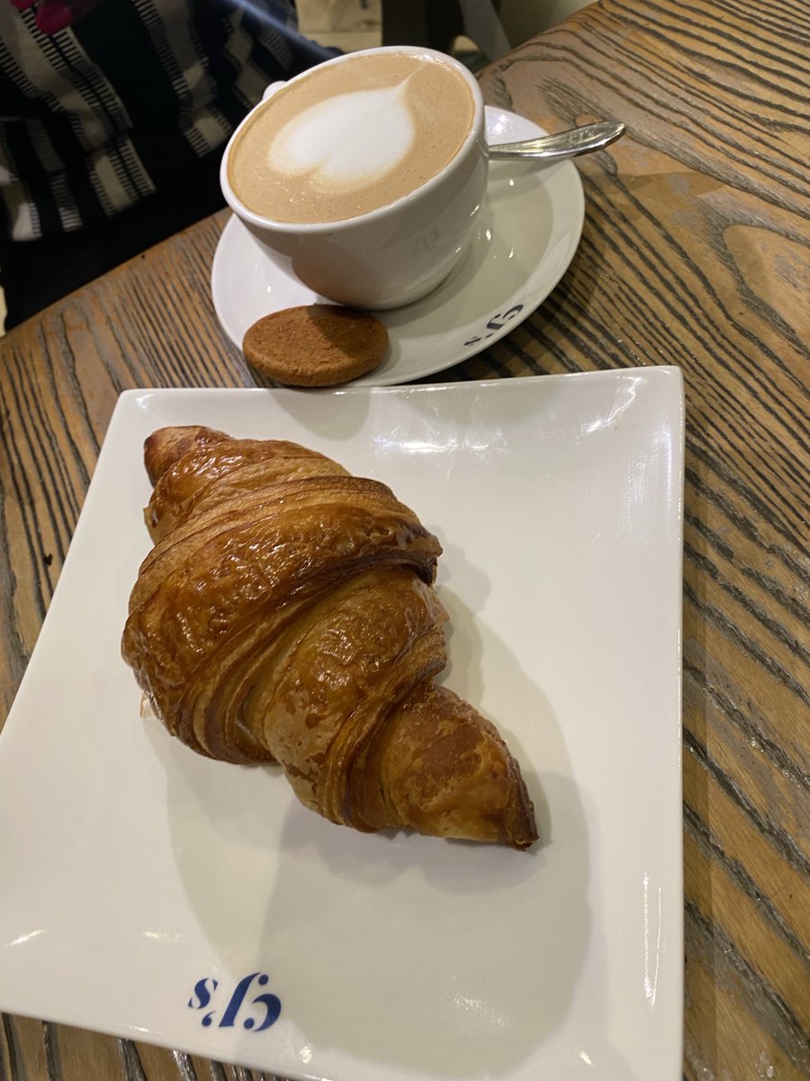 MaleAdvocate28's tweet photo. Weather for Tea and Pastry 🌚 https://t.co/f5ynp7ES35
