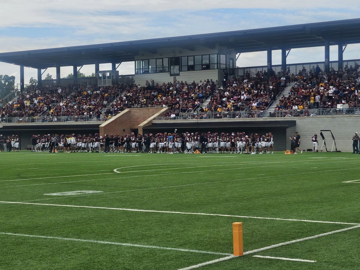 Gameday in the <a href="/MIAA1888/">#D3MIAA Sports</a>.
First ever <a href="/CalvinKnights/">Calvin Knights</a> football game on campus!!!
 #Americas1stConference