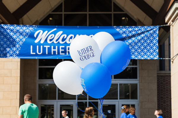 Heads up, Norse! Family Weekend is just around the corner! 🎉 From September 19-21, it’s your chance to show your family what life at Luther College is all about!  See the full schedule of events 👉 bit.ly/3PhrqA7 

#LutherCollege