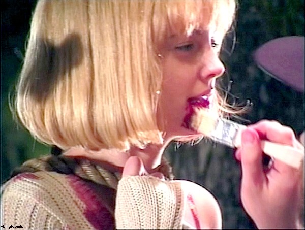 Drew Barrymore getting a touch-up before her iconic death scene in Scream (1996) 📸🎬