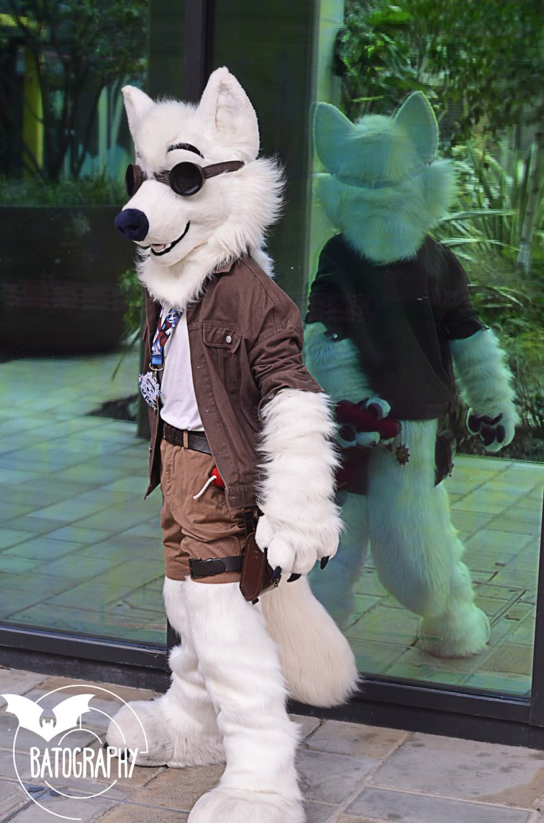 Nothing to see here... no, nothing at all #FursuitEveryday 
✂️- <a href="/GoFurItstudios/">Go Fur It</a> 
📷 - <a href="/dutchthebat/">Dutch The Bat</a>