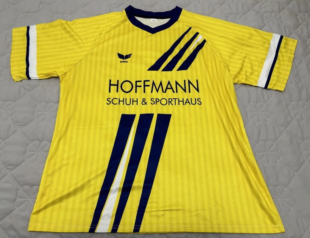RetroDeutsch's tweet photo. Hoffenheim Heimtrikot von 1995, erhältlich auf https://t.co/MJNZSMwpDe für £35,99.  

https://t.co/wBsasg37fM 

RT und senden Sie uns eine DM, um einen Rabatt von 15% auf Ihren Einkauf zu erhalten. https://t.co/gaNSWAWmPB