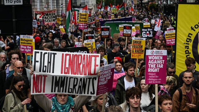 IndiaToday's tweet photo. Over 1 lakh anti-immigration protesters march in London, several cops assaulted
#LondonProtests #CopAssault
Read more: https://t.co/DR6xuYMqaR https://t.co/7i3pj17zkt