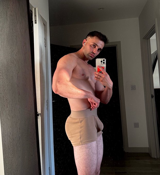 Watch Rich Harring | PARIS 1st-5th October's leaked NSFW photo on TwXstars