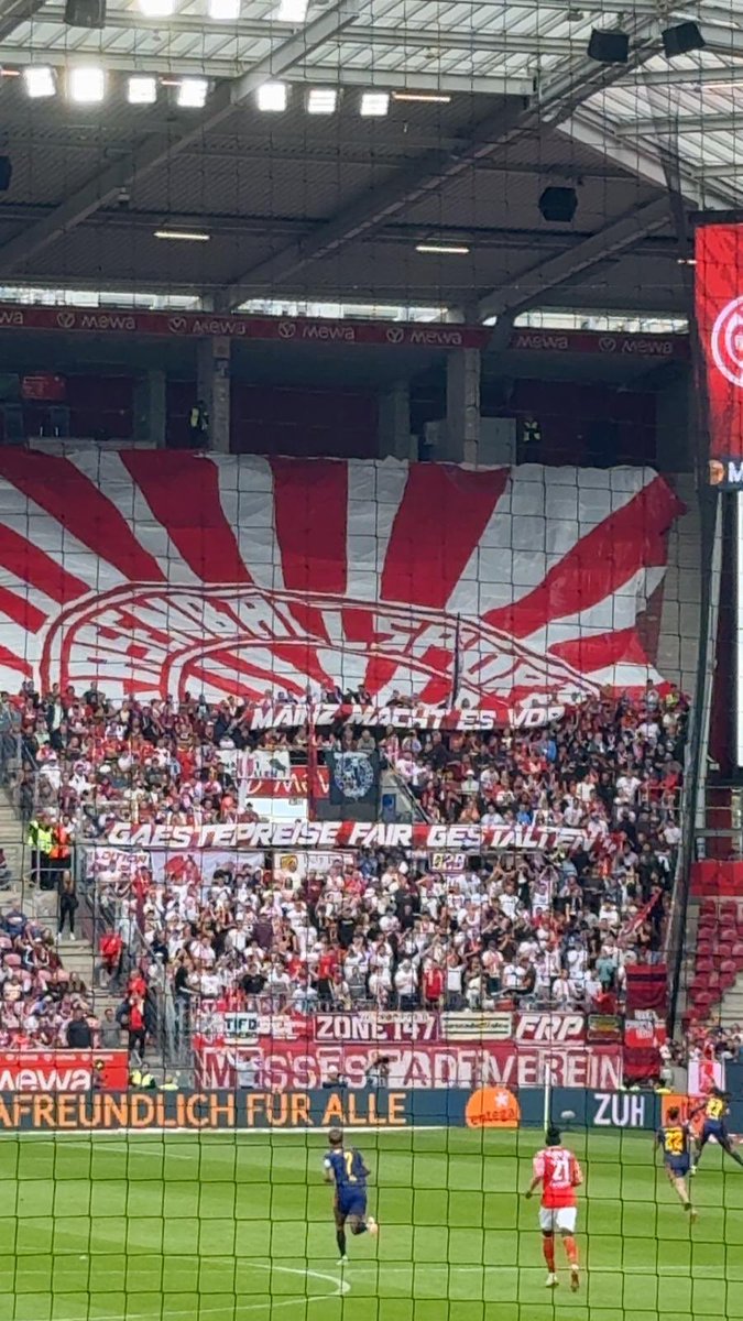 für alle dies verpasst haben hier das Spruchband von rb leipzig heute