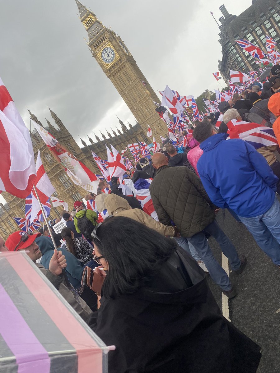 mindurown41's tweet photo. #londonprotest #London #TommyRobinson #13thSeptember https://t.co/24HRMtpNhh