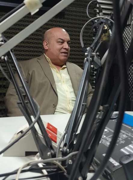 gyllanes's tweet photo. "El peronismo, como movimiento, fluye como un río. Si se intenta detener su cauce natural, desbordará por cauces alternativos..."
Gracias FM Río 102.3 mhz por la invitación y la excelente nota. Genial Andrea Lucero, muy inteligente conducción y gran cordialidad en el diálogo... https://t.co/gxXsyO6bJv