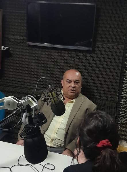 gyllanes's tweet photo. "El peronismo, como movimiento, fluye como un río. Si se intenta detener su cauce natural, desbordará por cauces alternativos..."
Gracias FM Río 102.3 mhz por la invitación y la excelente nota. Genial Andrea Lucero, muy inteligente conducción y gran cordialidad en el diálogo... https://t.co/gxXsyO6bJv