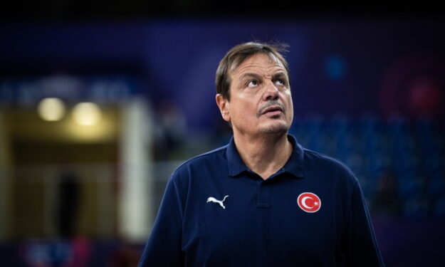 "Χθες όταν κερδίσαμε αυτό το ιστορικό παιχνίδι δεν έκανα υπερβολικούς πανηγυρισμούς, ούτε έσφιξε τις γροθιές μου από σεβασμό στους φίλους μου και στην Ελλάδα. Αλλά είμαι έτοιμος να σφίξω τις γροθιές μου όταν θα κερδίσουμε αύριο το τρόπαιο".

Σεβασμός στον Κύριο Αταμάν 💙
#paobc