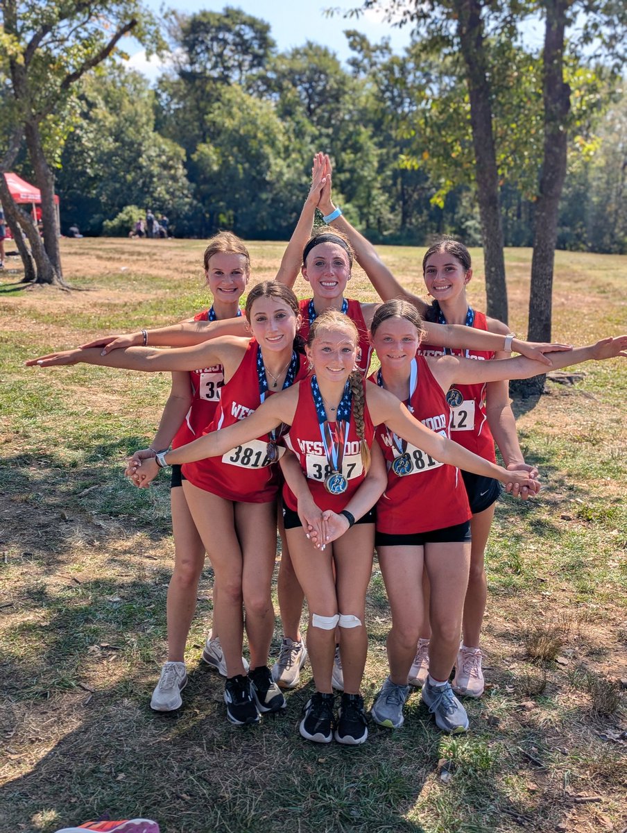 WWCardsRun's tweet image. Westwood had a great performance at the Back to the Mountain Invitational. Ava Colella 3rd, Brooke Colella 4th, Madison Mahoney 6th leading the girls to a 2nd place finish. Frosh Thomas Koch headed up the boys team with frosh Owen Gimme not far behind! #GoCards