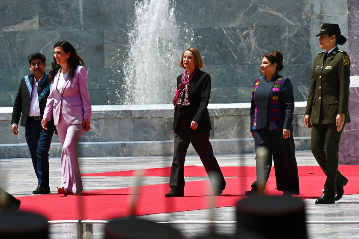 LauraI_Castillo's tweet photo. Recordamos la gesta heroica los #NiñosHéroes, ejemplo de valentía y defensa de la soberanía frente a la invasión de 1847.
Tuve el honor de acompañar a la presidenta @Claudiashein en la ceremonia conmemorativa. La memoria histórica nos impulsa a seguir luchando por un México digno y justo.
#Soberanía #4T