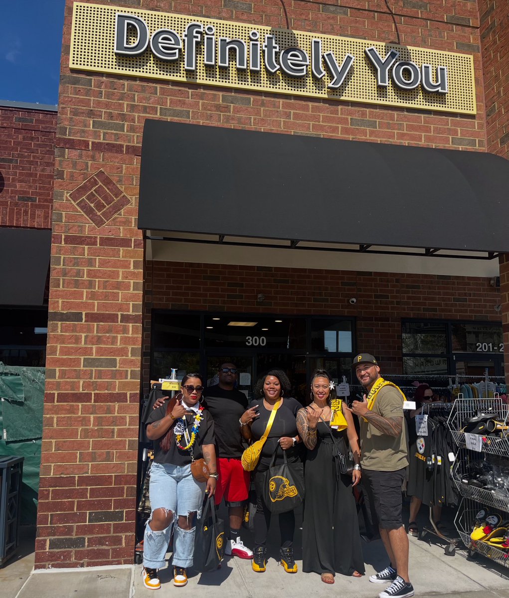 We wanna thank our Steelers family from Hawaii who came to see us!!! Thank you Lah , Natassia , Oscar , Crystal, and Dre