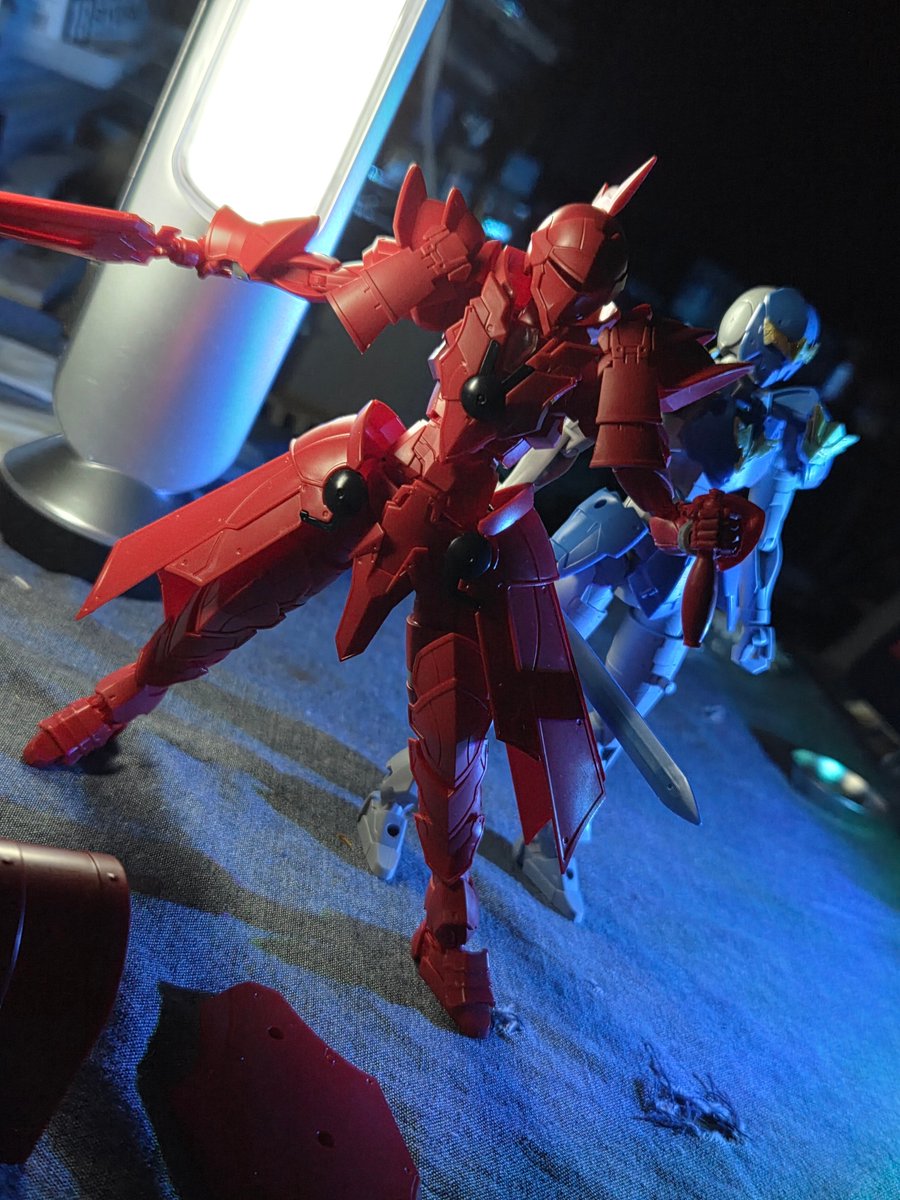 ヴァーミリオンナイトを組んでみました〜、沢山パーツ入ってて嬉しい