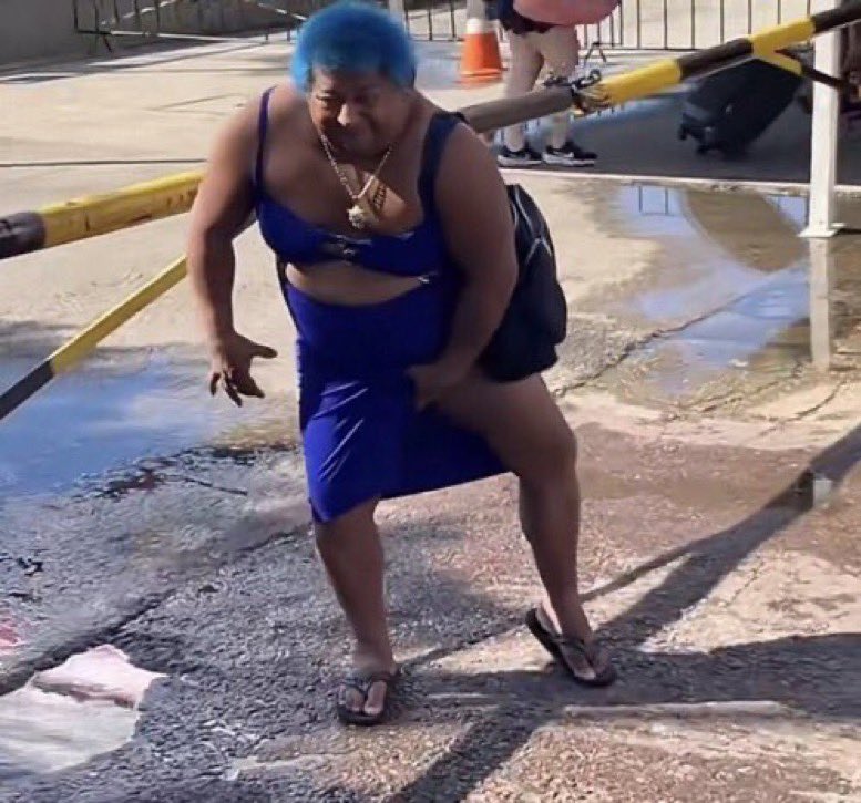 ondepatixaesta's tweet image. está coçando a xana