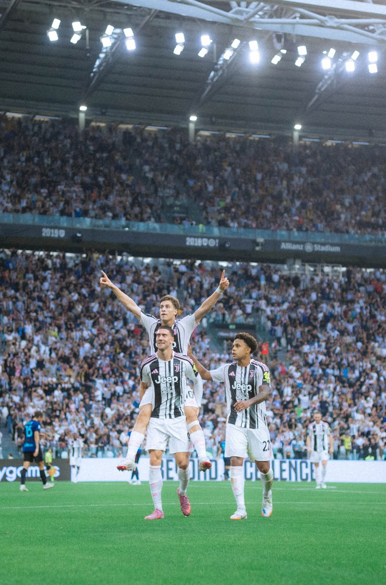 Juventus Caput Mundi tweet media