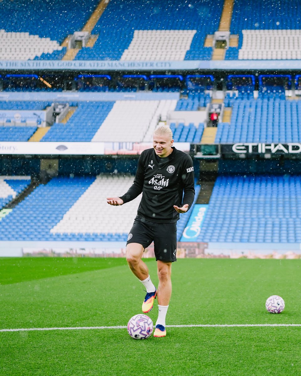 ManCity's tweet image. What did you expect @ErlingHaaland? 🤣☔️