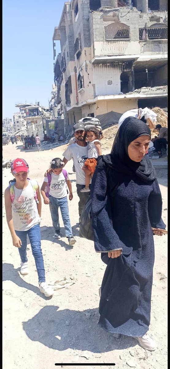 idkbvtimleila's tweet photo. #updatesharaf 

La famille de Jamil ont pris la décision d’évacuer la zone qu’ils occupaient suite à des b0mbardements près de leur tente, ainsi que des t4nks qui les entouraient malgré la fatigue due au déplacement constants. 

🔗https://t.co/wB8KOAocPM https://t.co/Hr5Jagc05R