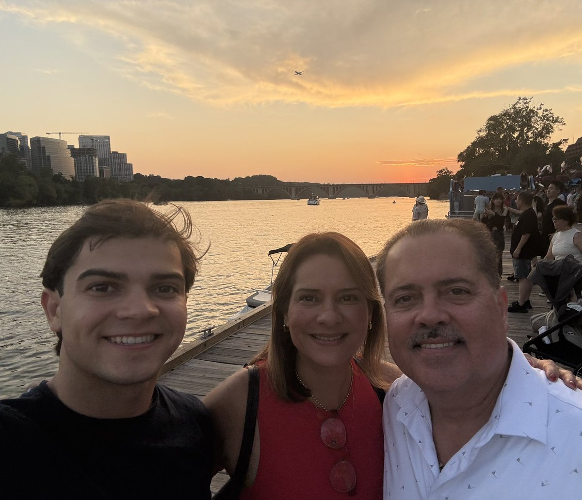 ¡Feliz cumpleaños para mi hijo menor, <a href="/JJDalmauR/">José Juan Dalmau Rosario</a>! Qué Dios te bendiga siempre.