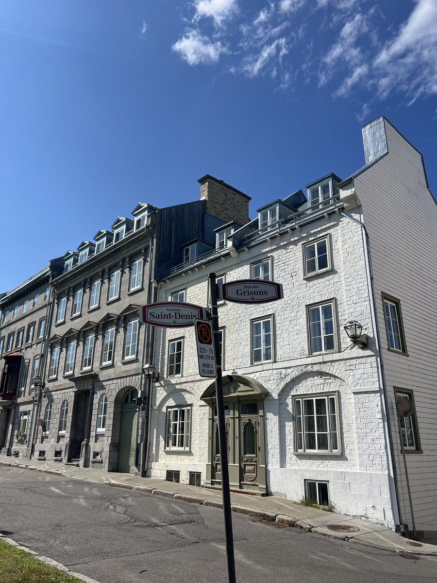 Yusei_WebDesign's tweet image. ケベックシティの建物どれもカラフルでおしゃれでデザインのアイデアにつながる！