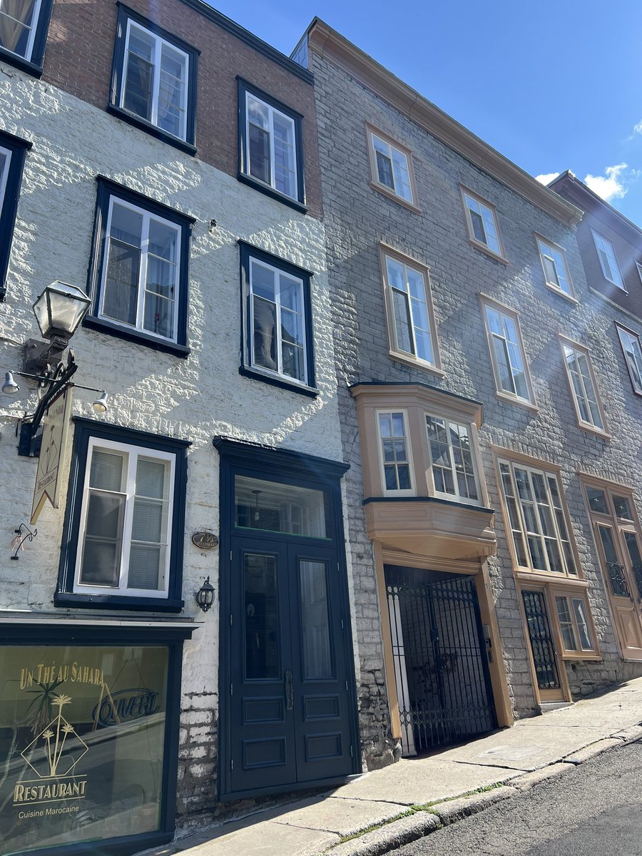 Yusei_WebDesign's tweet image. ケベックシティの建物どれもカラフルでおしゃれでデザインのアイデアにつながる！