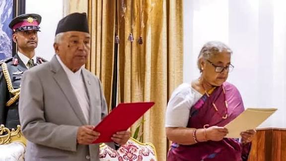 नेपाल में #GenZ #protests के बाद सुशीला कार्की जी अंतरिम प्रधान मंत्री की शपथ ली है कार्की जी को बहुत बहुत बधाई! 
कार्की जी नेपाल की पहली महिला प्रधानमंत्री हैँ।
अब भारत और नेपाल के रिश्ते और मजबूत हो पाए यही कामना है 🙏 

#shushilakarki #nepalpm #NepalGenZProtestसुशीला