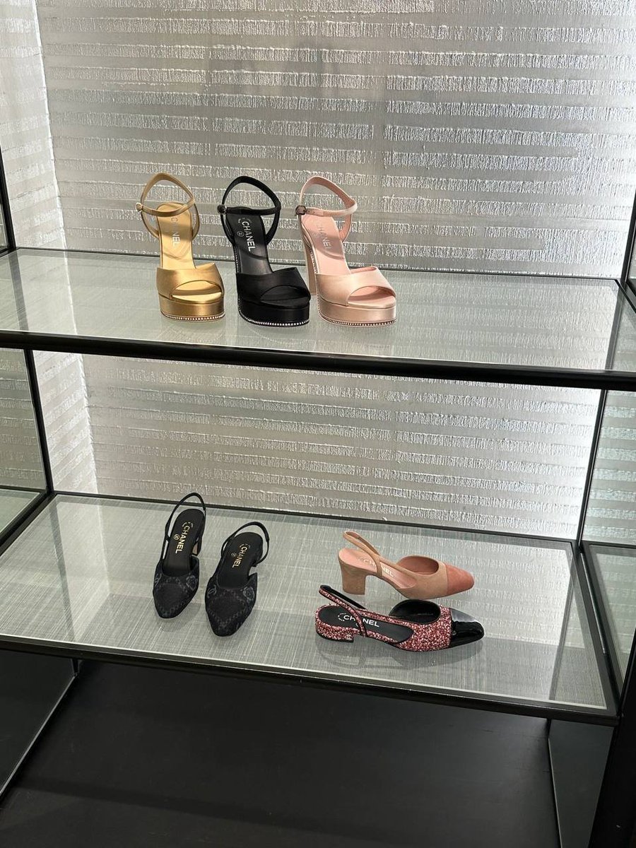 SchanemanB29780's tweet image. Street side coffee friend joked US election debate is like my fashion show everyone watches who shines not the content. Hilarious. Focus always shifts. Content first that's my idea.