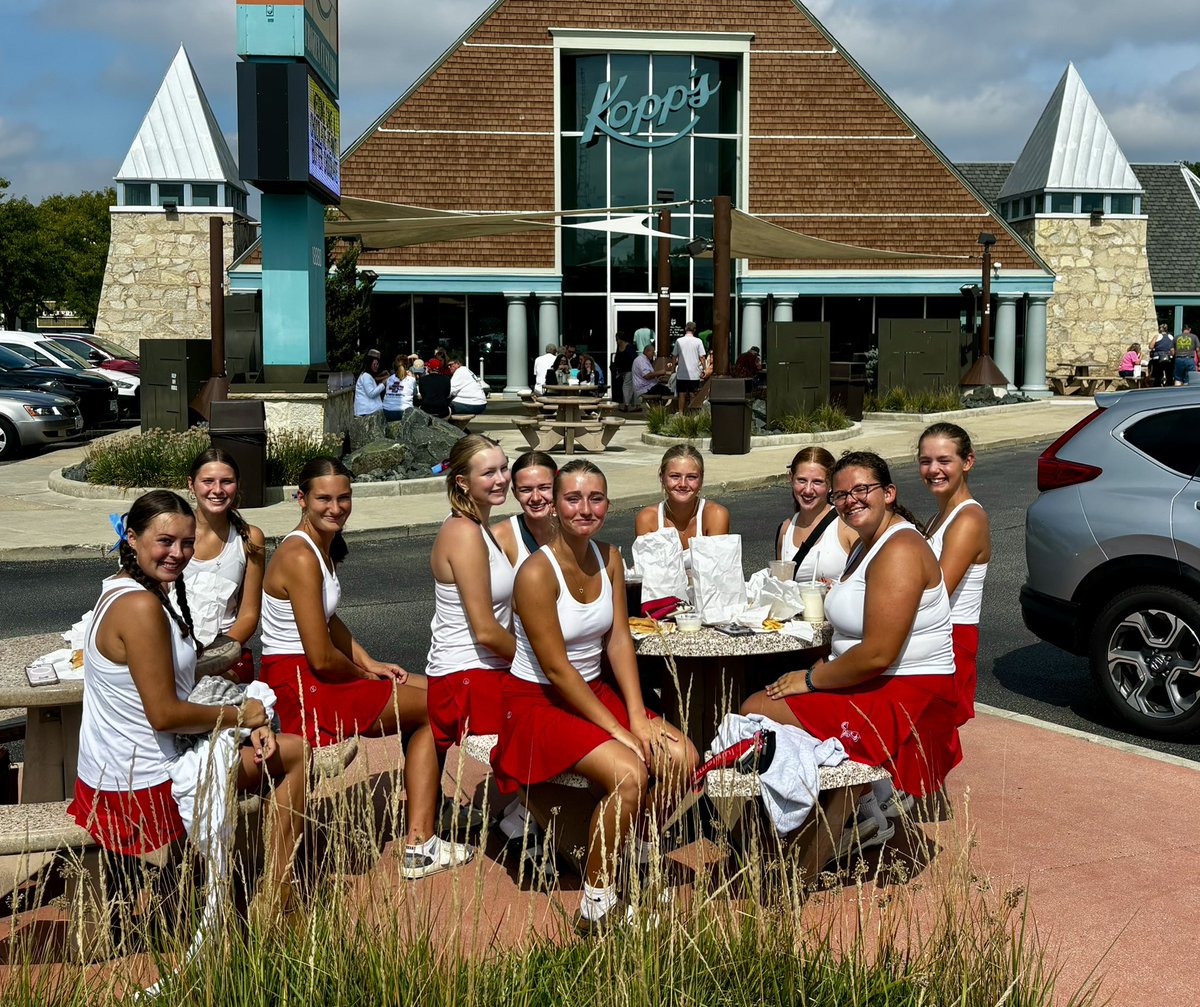 Slinger_Tennis's tweet photo. Celebrating 3 big wins over New Berlin, Thomas More, and Greenfield this weekend! https://t.co/LymzOKXlg7