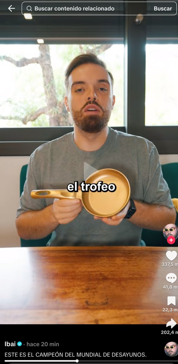 emaidana's tweet photo. Una sartén barata pintada de dorado #cuak
#panconchicharron #ibai #mundialdelosdesayunos https://t.co/f5UVk5xvmf
