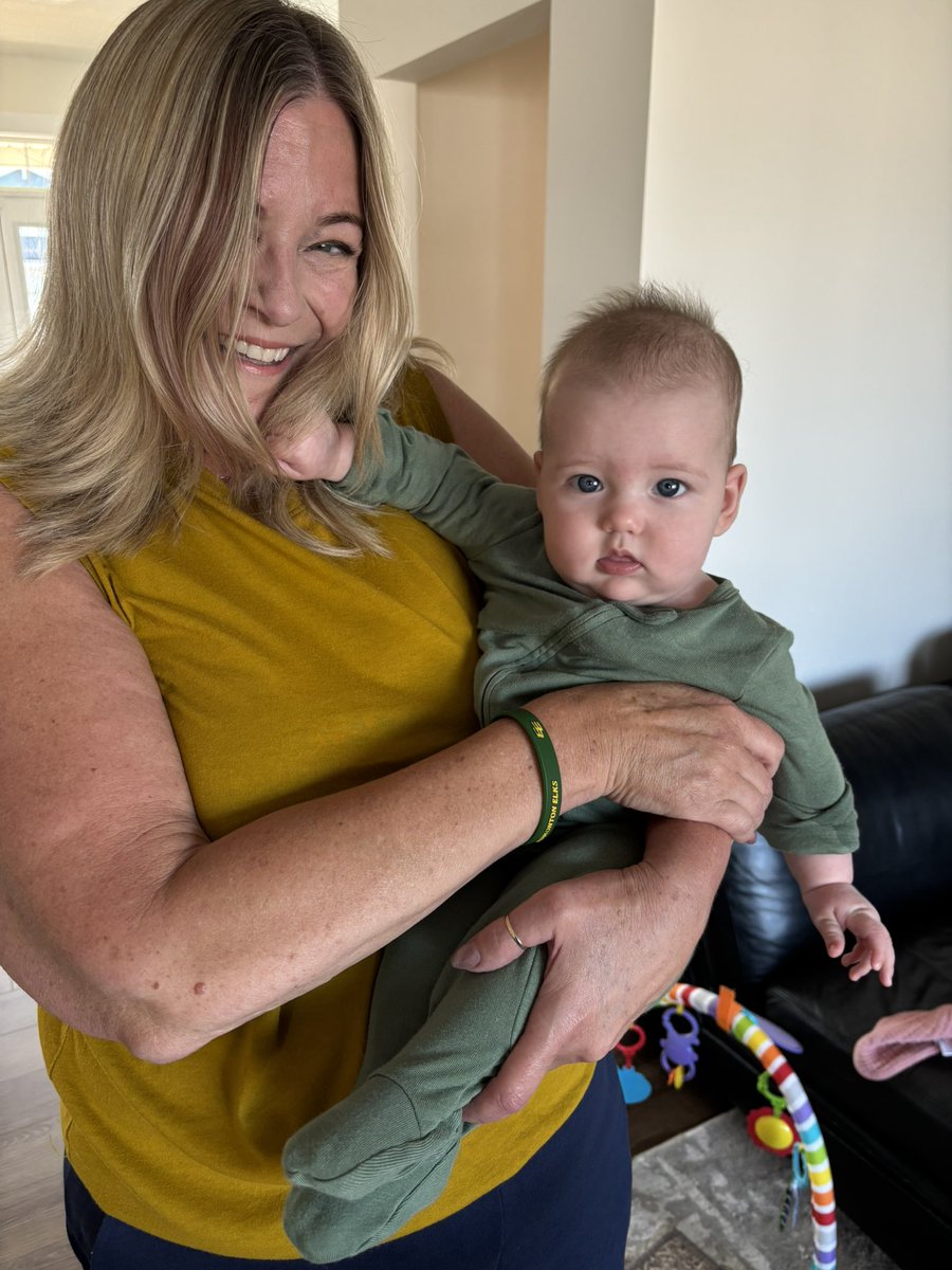 RacerRoy10's tweet photo. Game day ready for #amelia to watch her first @GoElks @CFL game with @MishkaFerrari https://t.co/G7ExjhAOX7