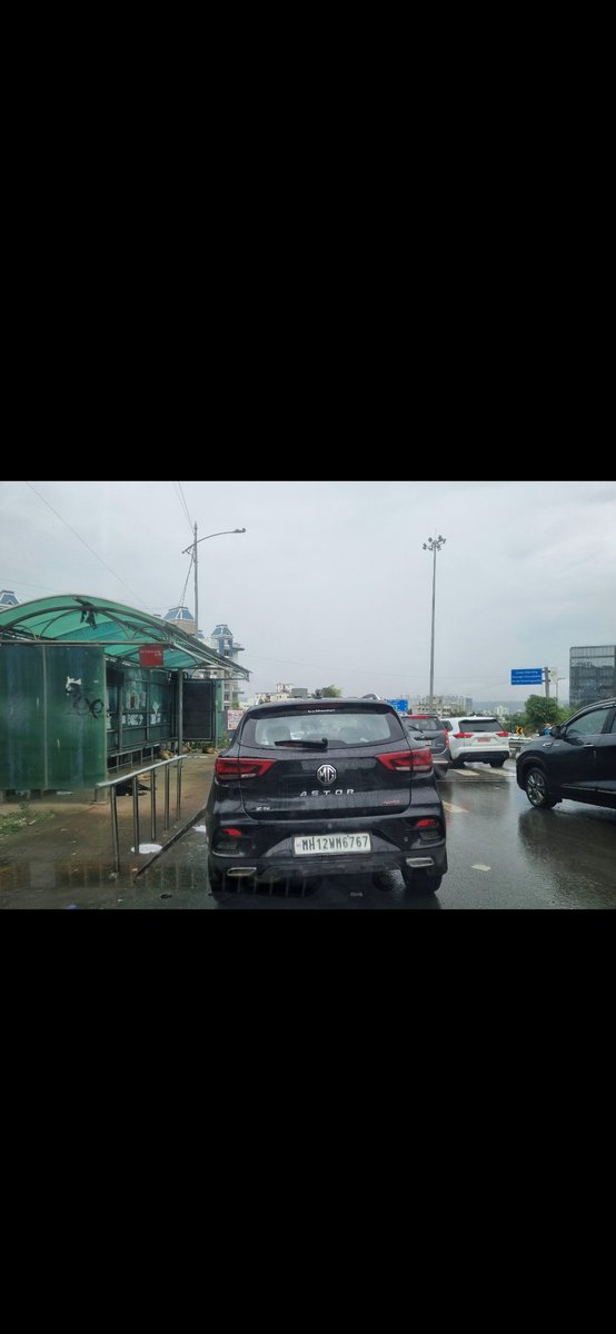JagsTan's tweet photo. @PuneCityTraffic  Is parking your car in a way which blocks half of the bus stop, legal?
Spotted today (13th September 2025) at Bavdhan near Chandani chowk. https://t.co/xTNiNS8GDl