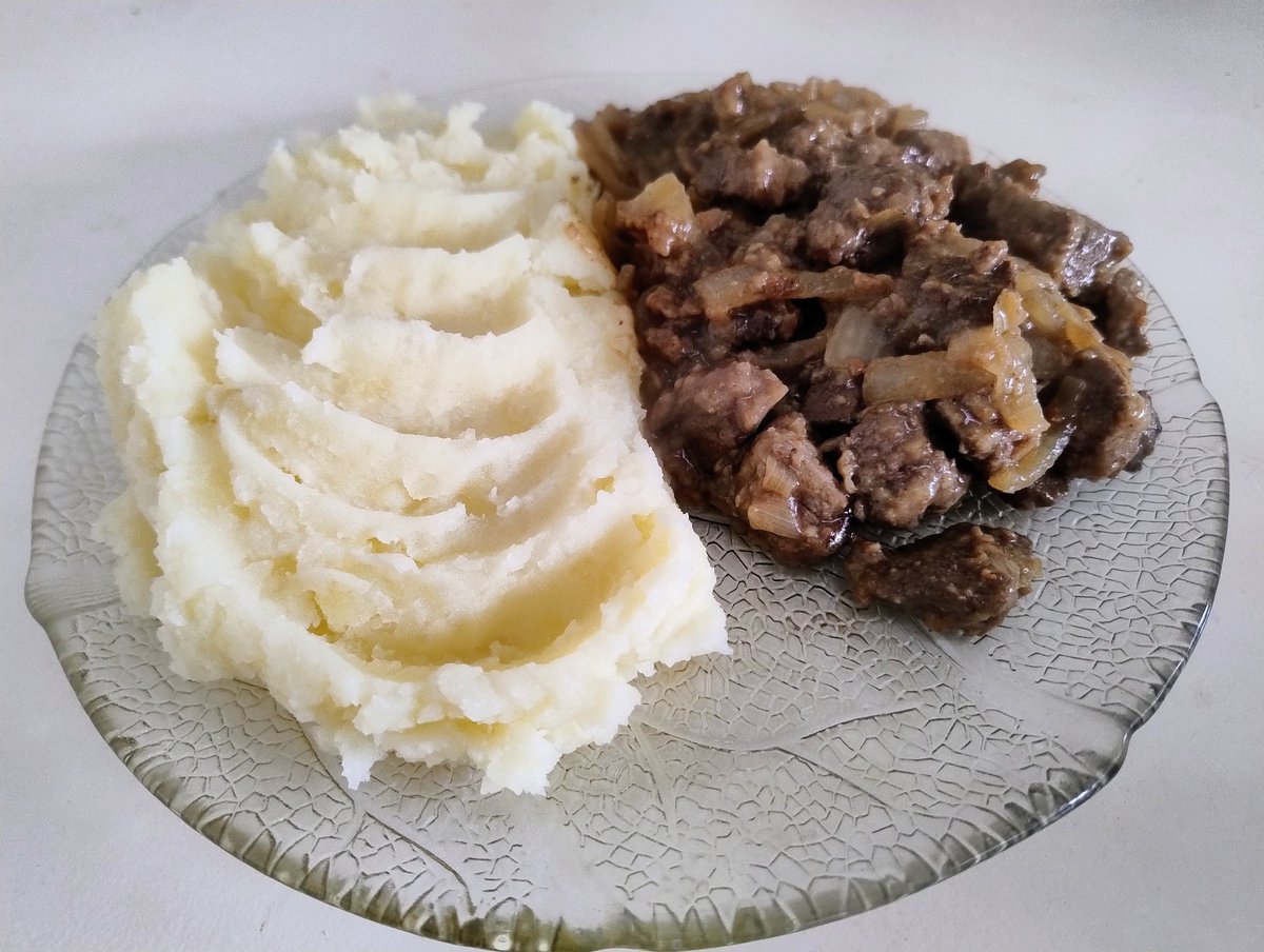 ise hígado encebollado con puré.