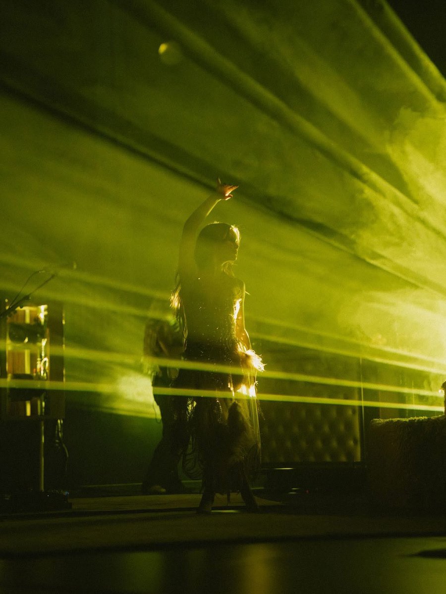 MarenMorris's tweet image. V I E N N A , V A

what a stunning venue, plus y’all packed the place out for us. we got to play with puppies, see some family and fill our cups. thank you Wolftrap for taking such great care of us. we can’t wait to come back. 🤍