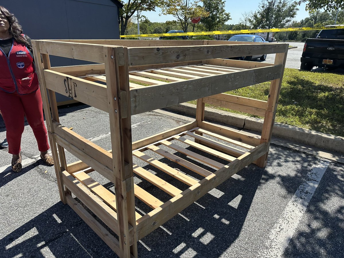 Had the honor of  building bunk beds for kids across America today. Amazing time <a href="/DCT0813MD/">Dante Thomas</a> <a href="/IamBrianMacek/">Brian Macek</a> <a href="/BlueBoxR1/">@BlueBoxR1</a> <a href="/DamonBennettR7/">DBennett</a> <a href="/GallianoScott/">ScottGalliano</a> <a href="/catinabutler14/">Cece Butler</a>