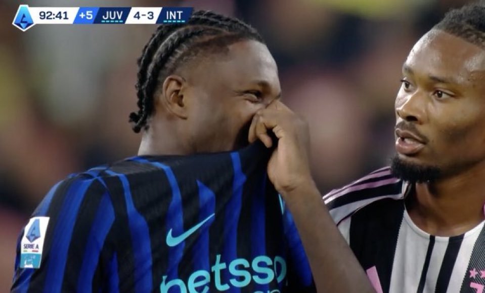 Questa roba qui è ingiustificabile.

Non esiste nessun motivo.

Qualcuno nello spogliatoio lo deve far presente. #FCIM