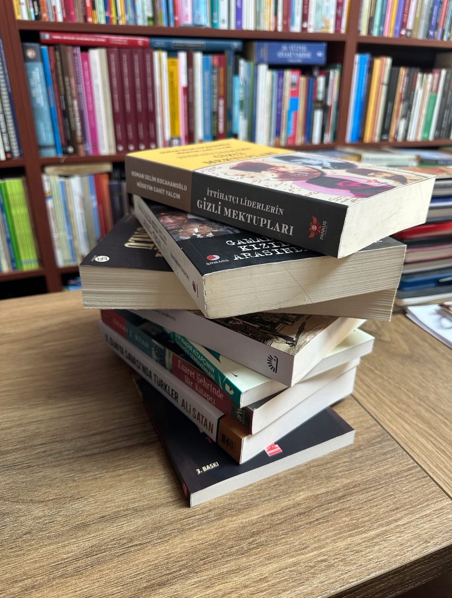 SahafTurkeli's tweet photo. En mutlu olduğun an, kütüphaneme yeni kitaplar almam.
Ayrıca dostlarımın bana gönderdiği kitaplar. https://t.co/swgEpfDqr8