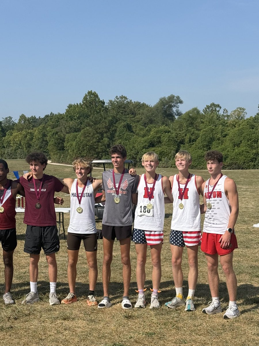 Mascoutah girls XC takes 2nd and the boys 3rd at the Belleville West Invite!
