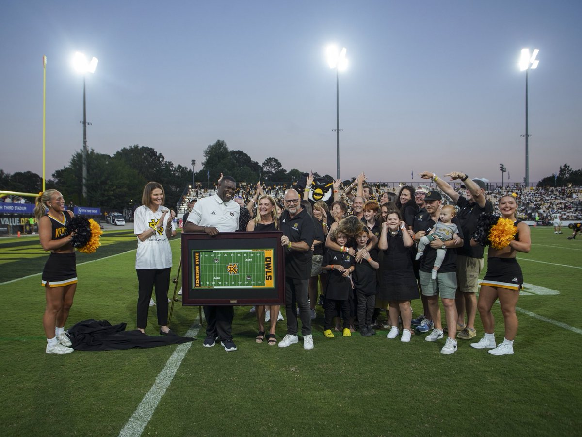 kennesawstfb's tweet photo. Walens Family Field 💛🖤

#SeeUs | #HootyHoo https://t.co/F5sCixpXB1